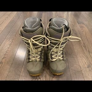 32 Lashed Women’s Snowboard Boots